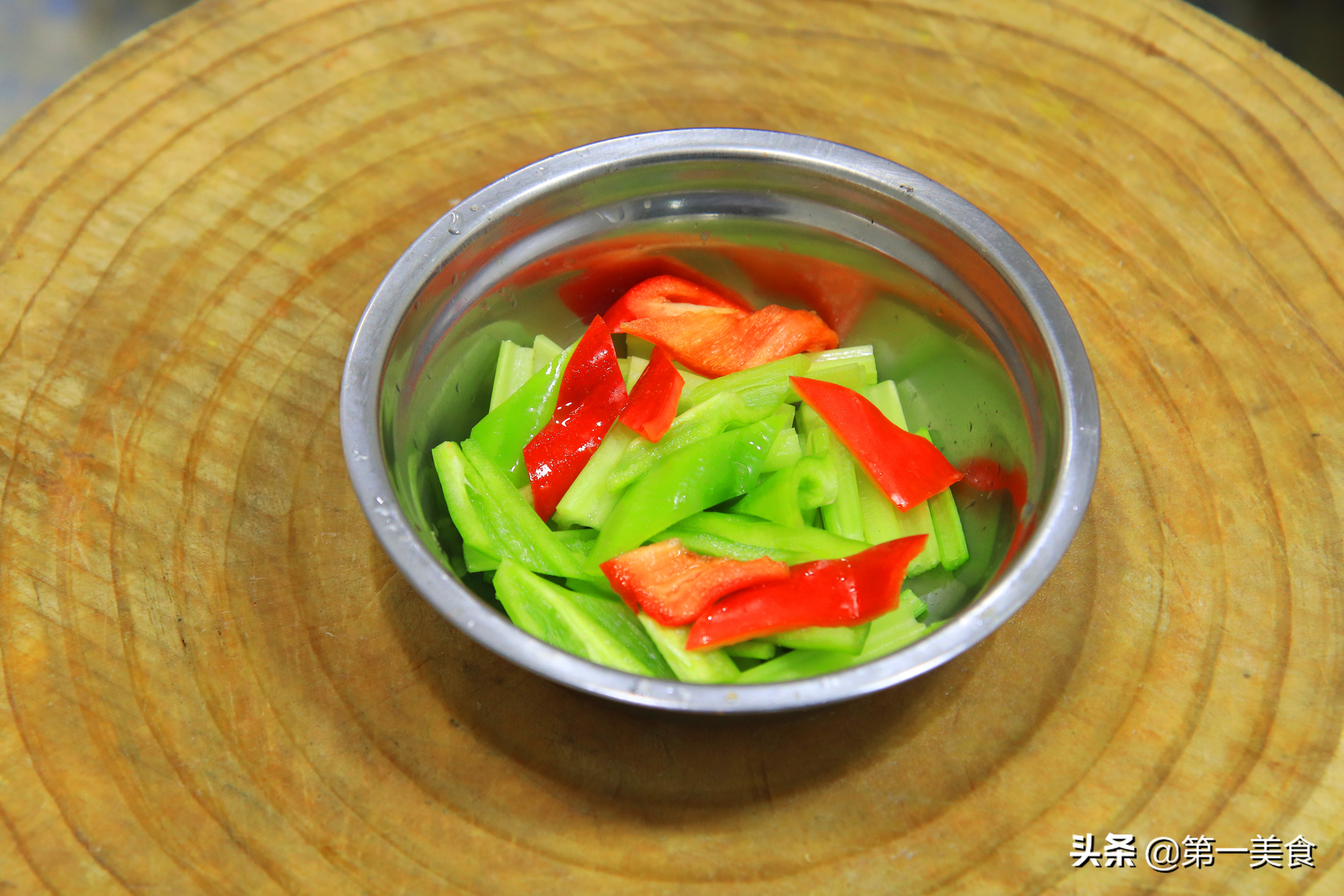 啤酒鸭怎么做好吃（鸭肉不腥不柴这才是啤酒鸭的正宗做法）