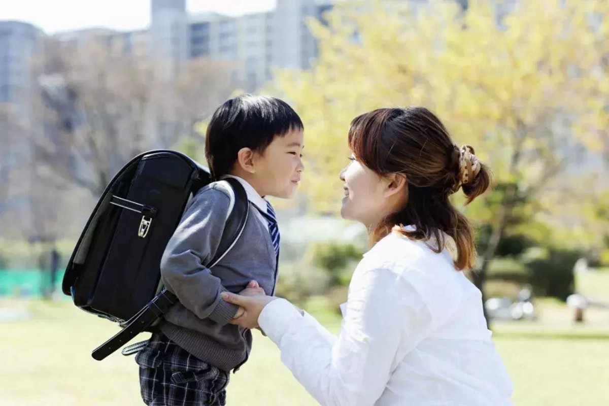 当孩子哭闹不愿意去幼儿园时，家长要明白什么该说，什么不该说