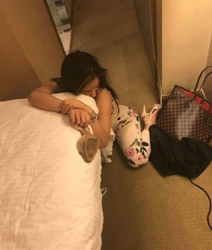 醉酒美女的各种姿态,是否和你一样!请对号入座