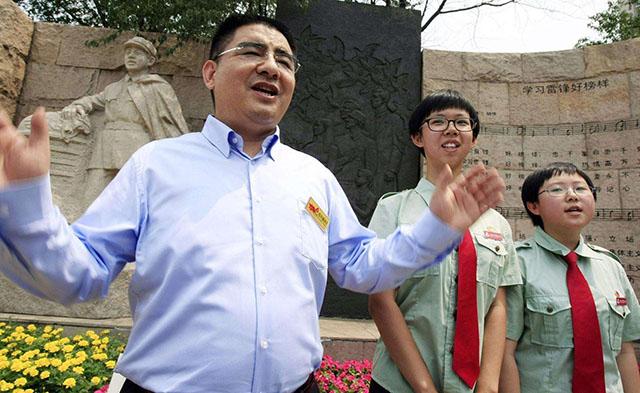 作秀还是真良善？慈善家陈光标，豪捐20亿、砸大奔，最后跌下神坛