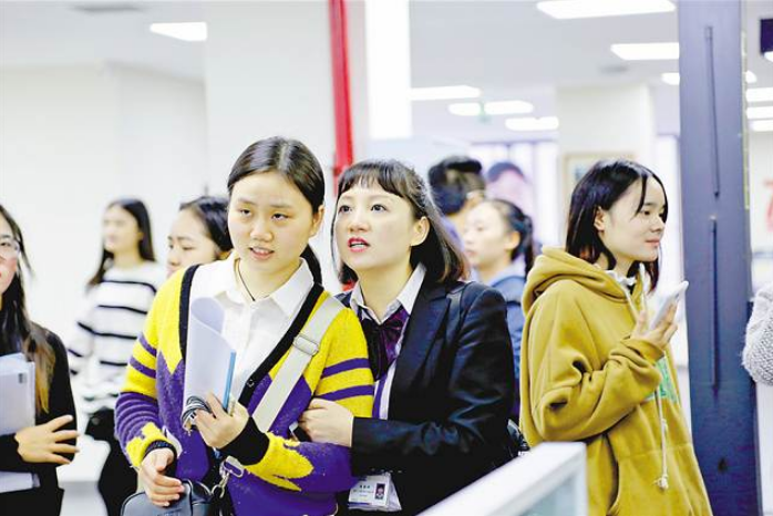 “大学生村官”走进人们视野，听起来很牛，工作起来就知道苦了