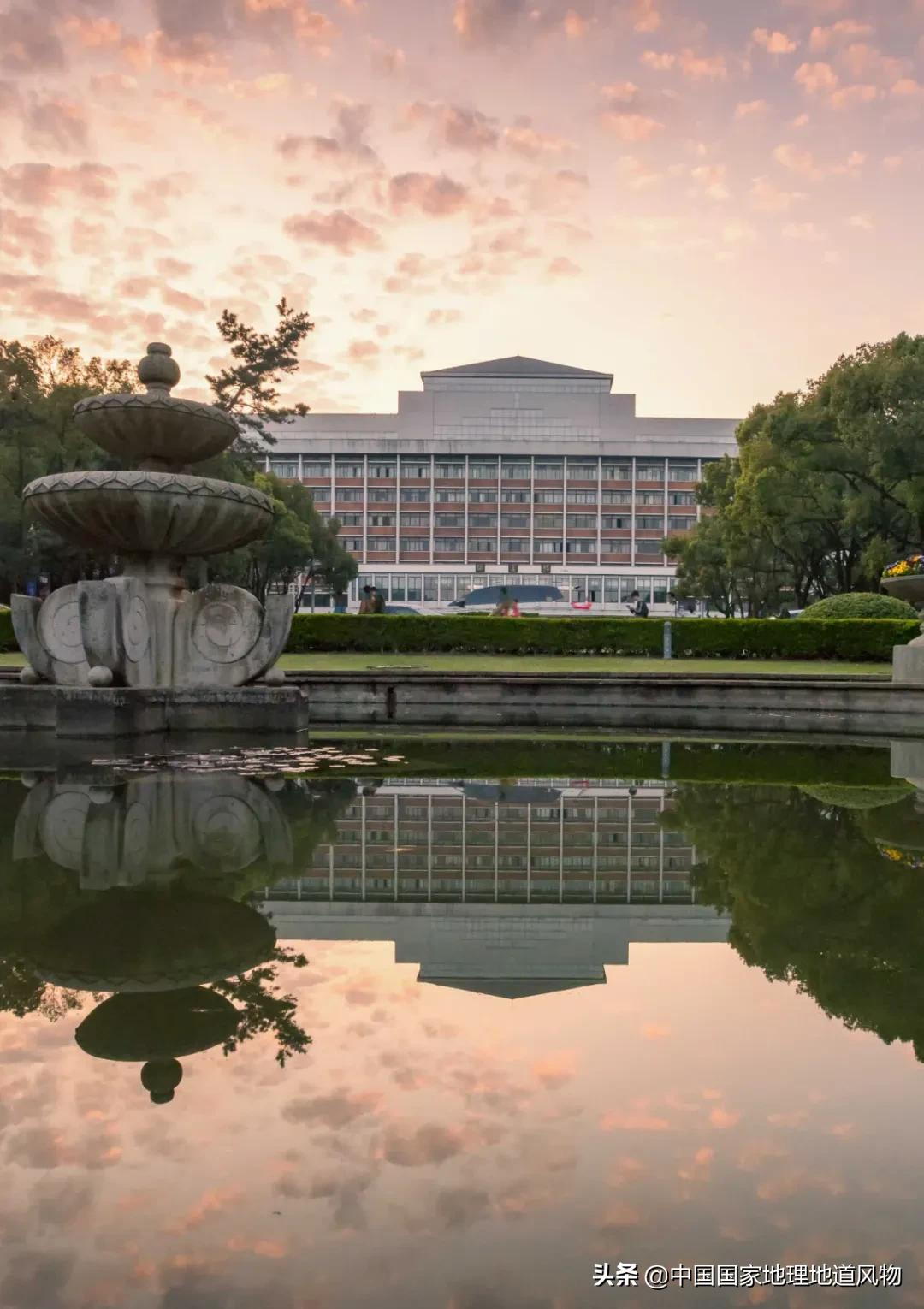 承包了“海港溪泉”的浙江大学，到底有多美？