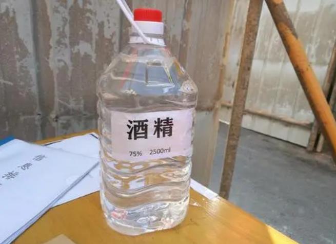 塑钢窗户上的胶怎么清除？这两个办法百试不爽，对很多胶都有效