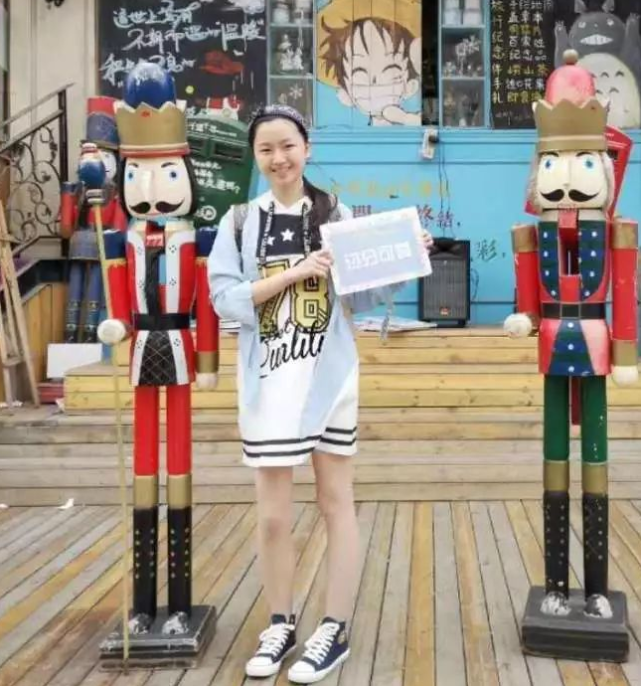 浙江“美女学霸”邵奕佳：高考719分获清华青睐，被她用5个字拒绝