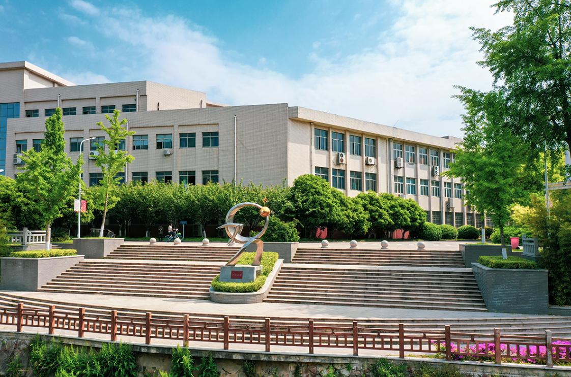 江苏这所大学，很适合中等生“搏一搏”，一本线上30分就能报考