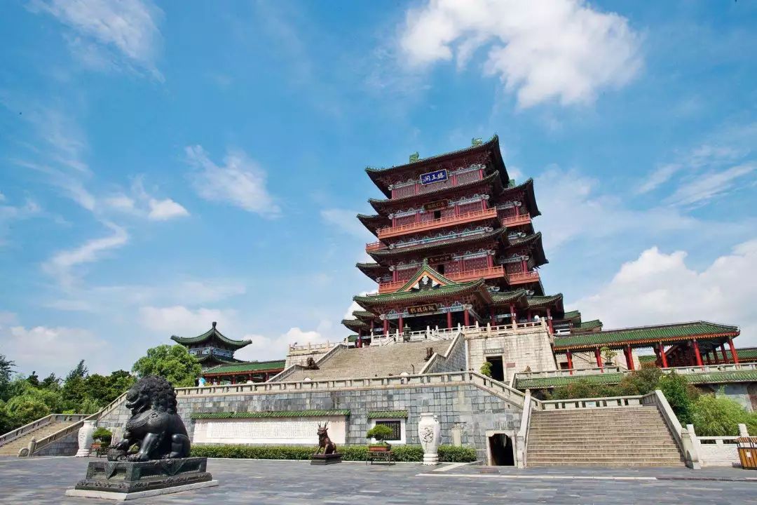 著名表演艺术家孙道临朗诵《滕王阁序67》