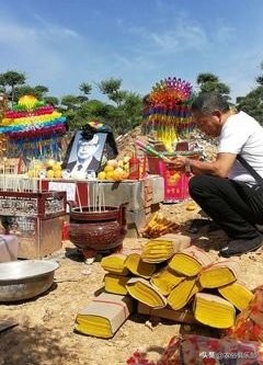 农村下葬后要做百日祭和周年祭，可提前不可延后，3个细节需注意