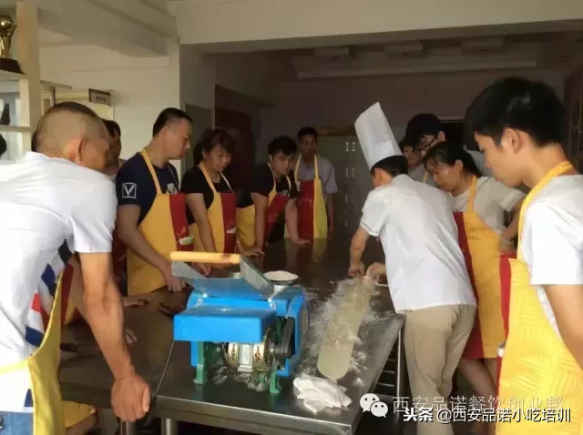 来来来，带您看看品诺餐饮小吃培训学员日常学习现场吧~