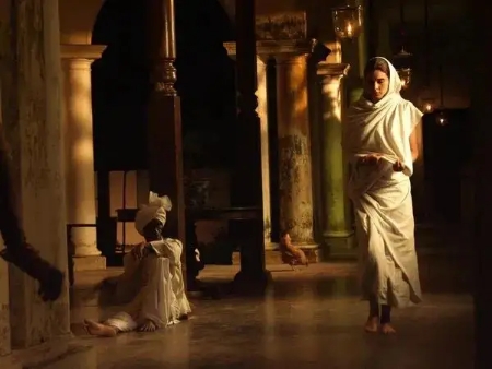 女孩8岁守寡，沦为宗教性奴，《月亮河》拍出了印度女性难言的痛