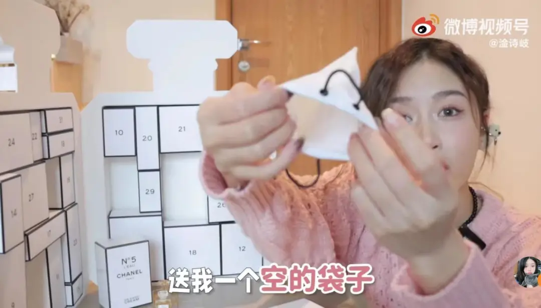 6000块的香奈儿圣诞礼盒拆出一堆“破烂”,谁哭了?