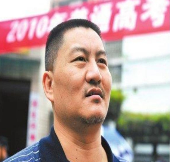 ​高考钉子户，54岁大叔高考25次，年入百万就想圆梦川大