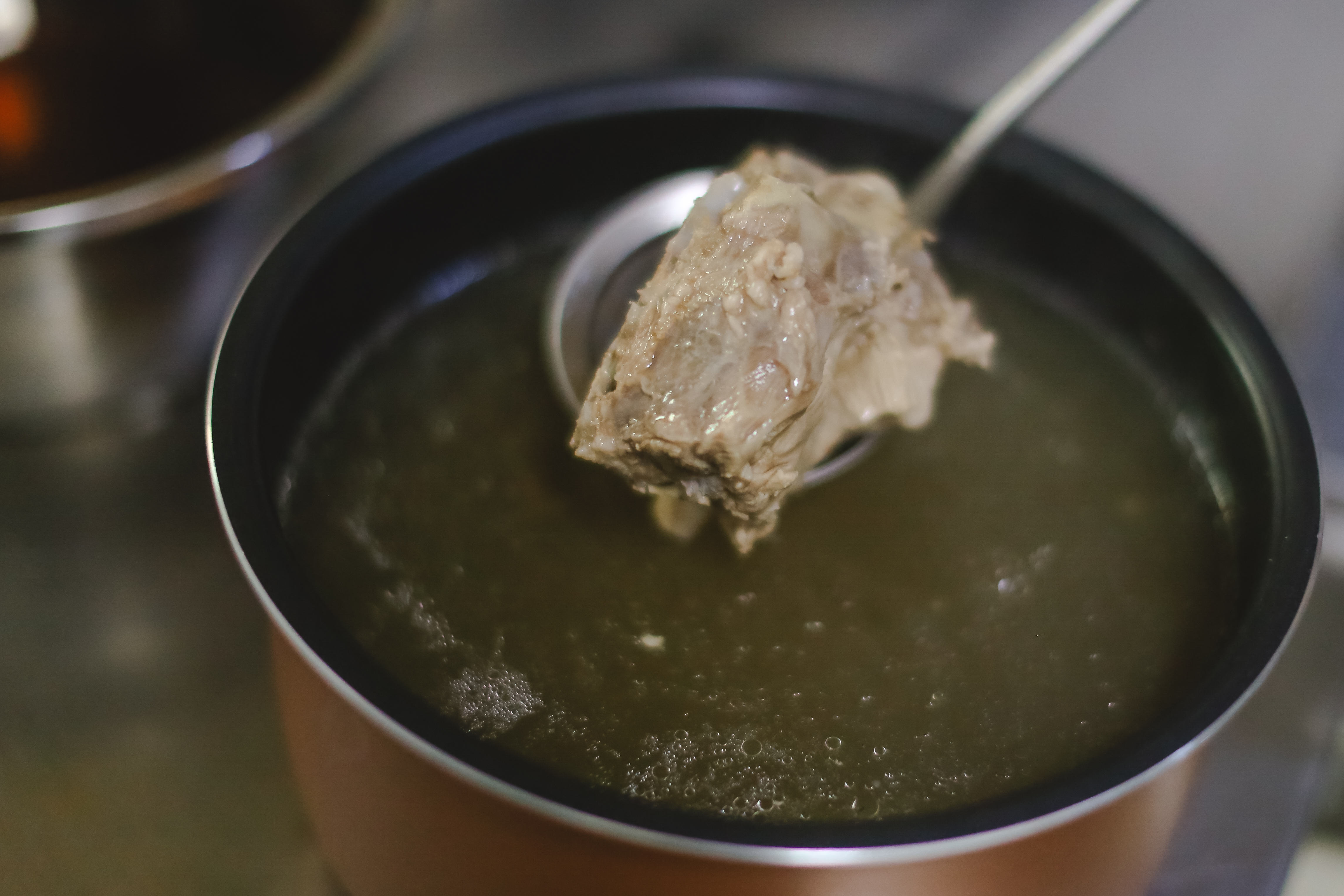 肉丸胡辣汤的制作方法（美味鲜香的肉丸胡辣汤烹饪方法）