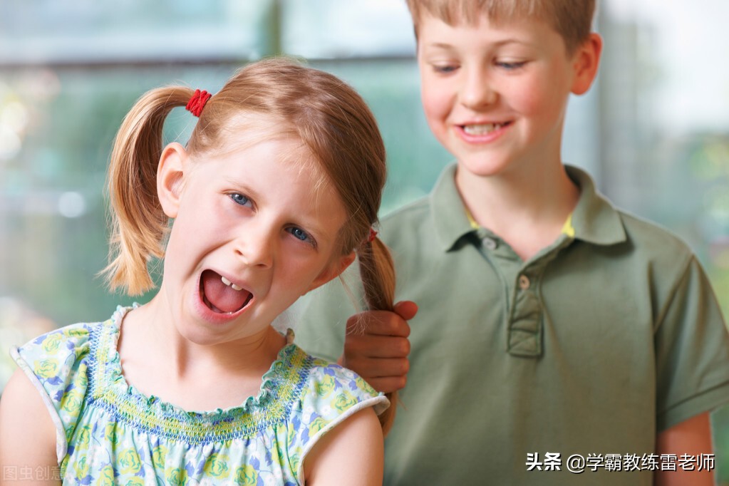 孩子在学校被同学欺负，家长应该怎么处理？