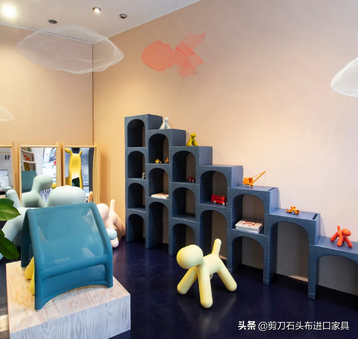 送个礼物给孩子过圣诞（圣诞节那天给孩子送礼物）