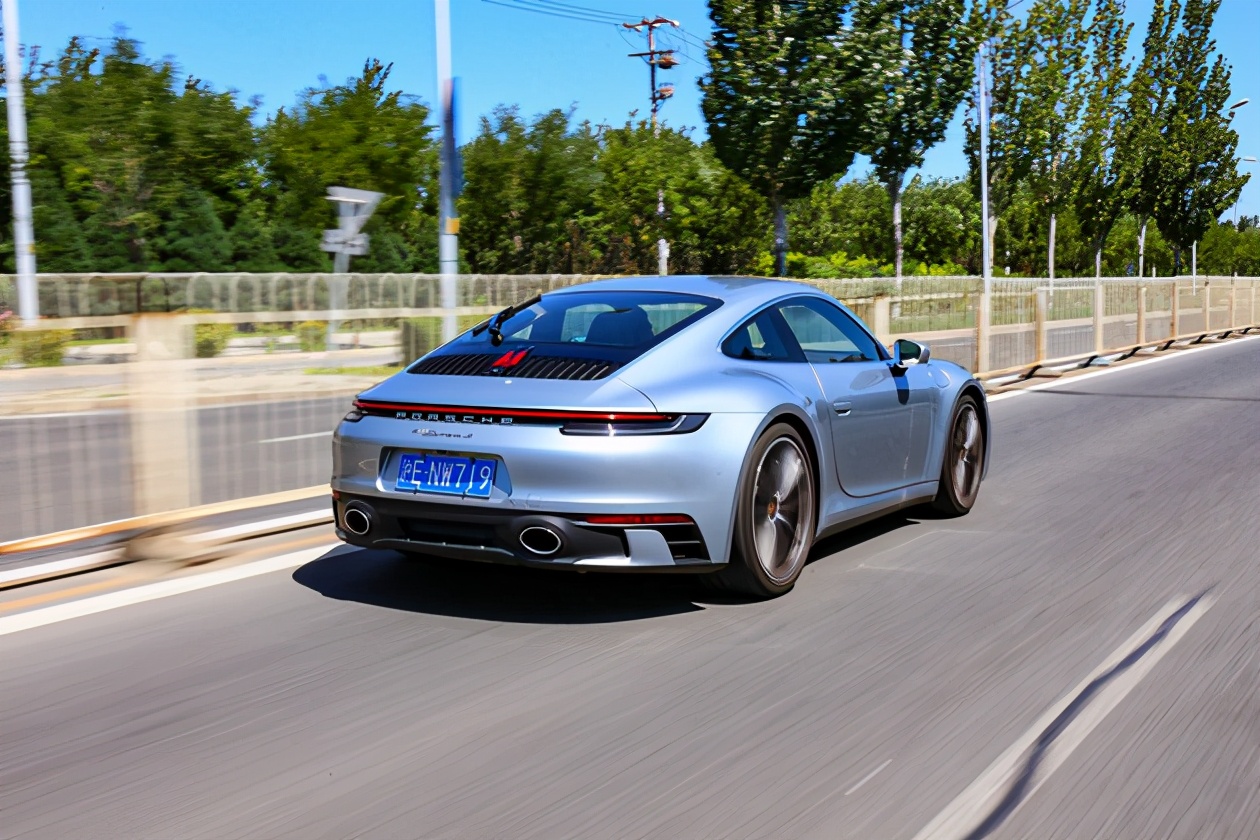 试驾过就一定会爱上它 体验保时捷911 Carrera S