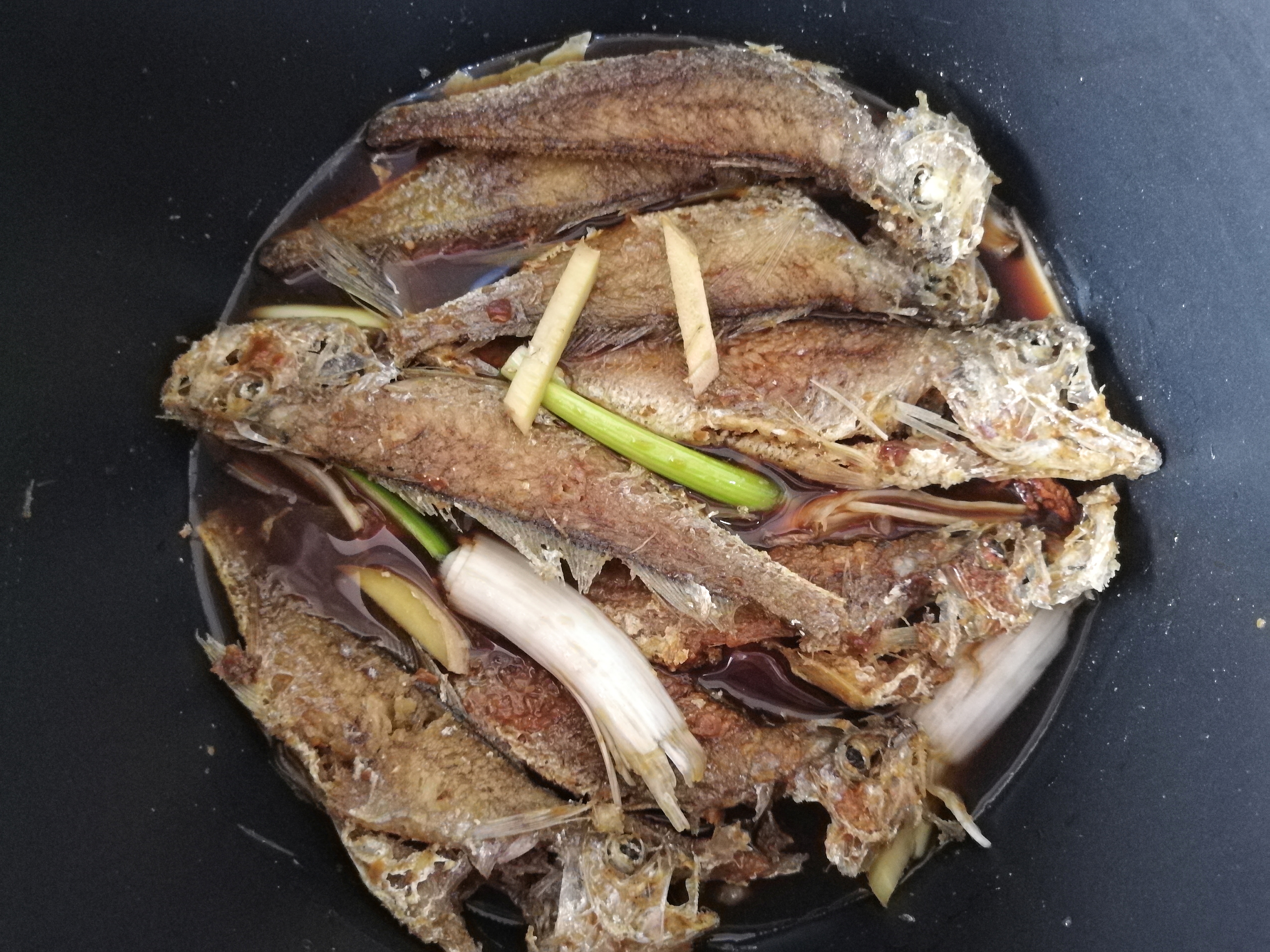 秘制酥鱼这样做，骨酥肉烂入味，5元做一盘，比超市卖的罐头好吃