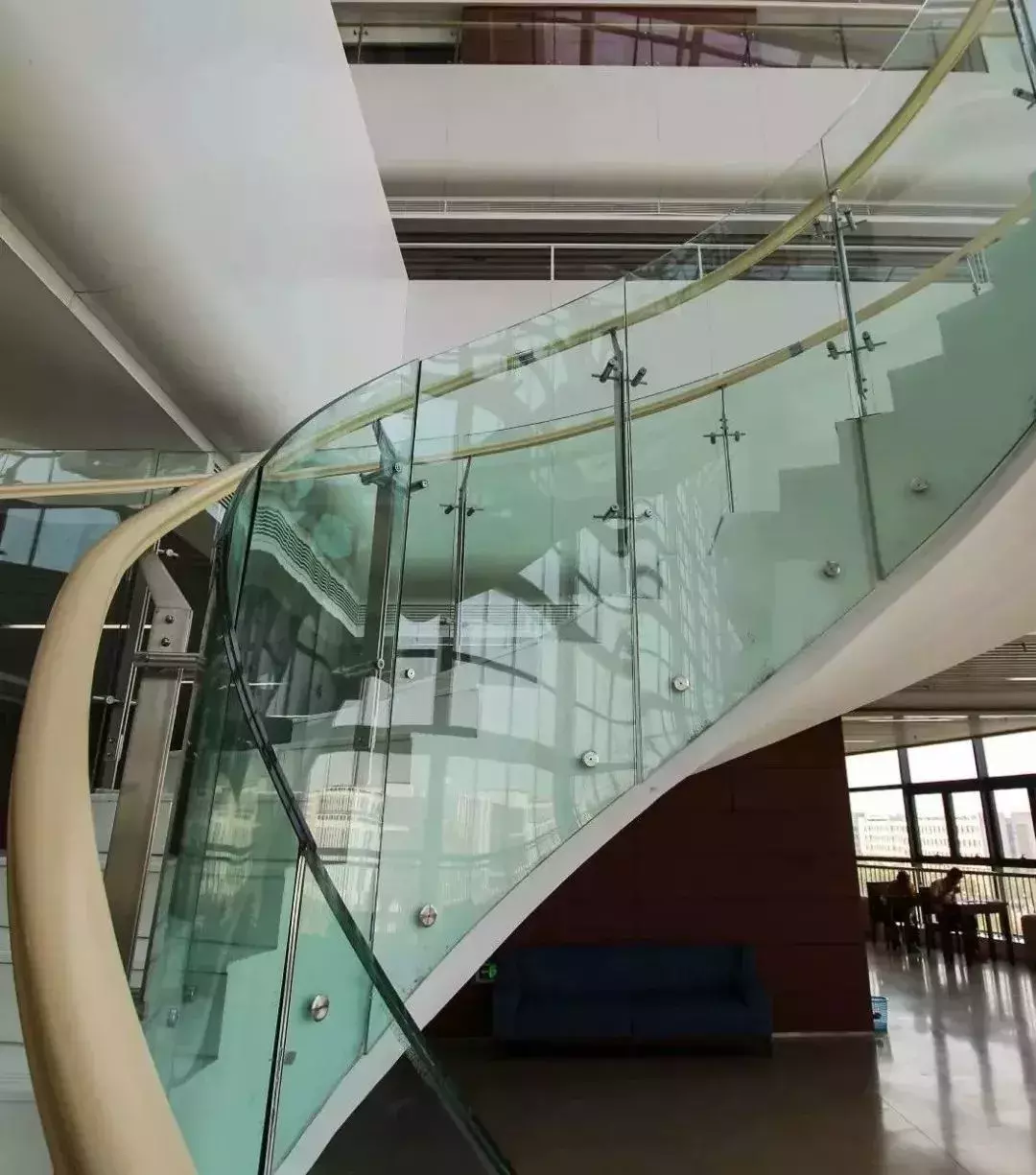 让学渣都“以身相许”的13个大学图书馆，这舒服，这惬意，不走了