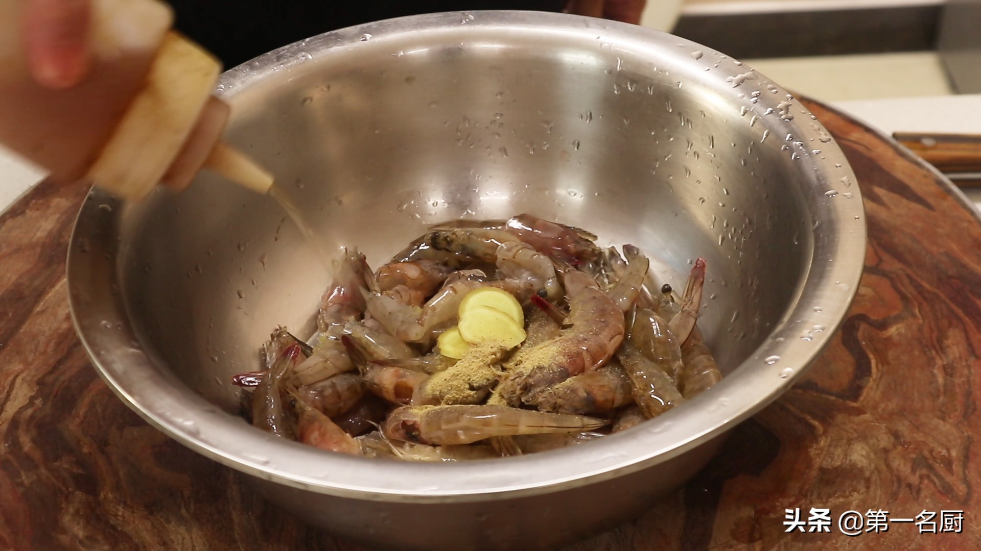 蒜蓉虾怎么做好吃又简单的做法（蒜香浓郁的蒜蓉虾教你做）