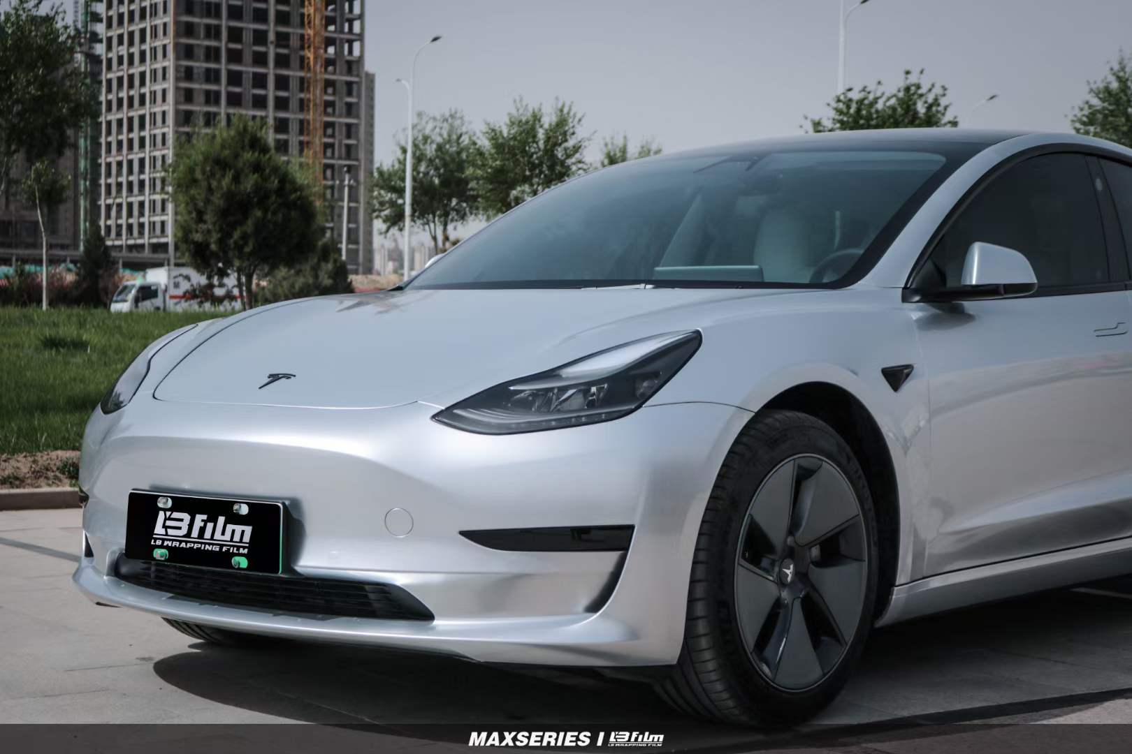 特斯拉Model3汽车贴膜LBFILM改色膜超亮金属太空银