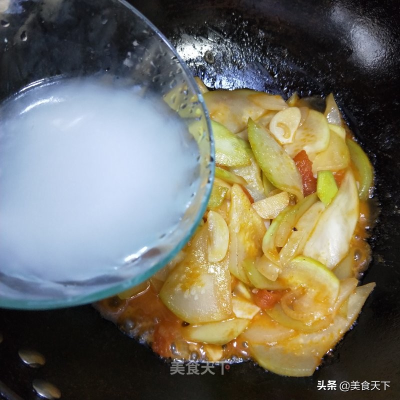 酸溜溜的味道，酸爽可口，开胃下饭，还帮油腻腻的肠胃减减负