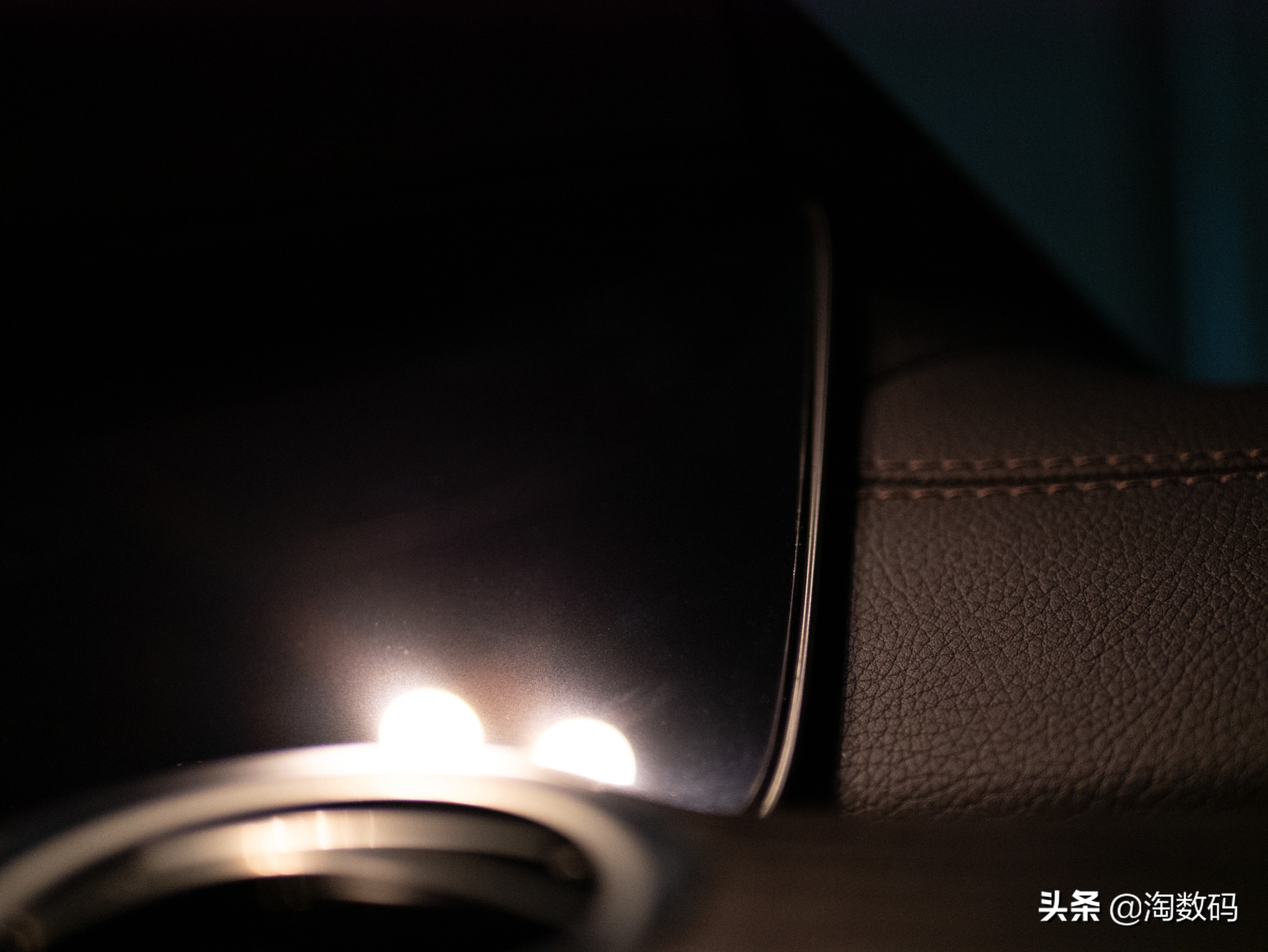 是屏幕就要贴个膜：2021款E300L廉价百元钢化膜安装实测