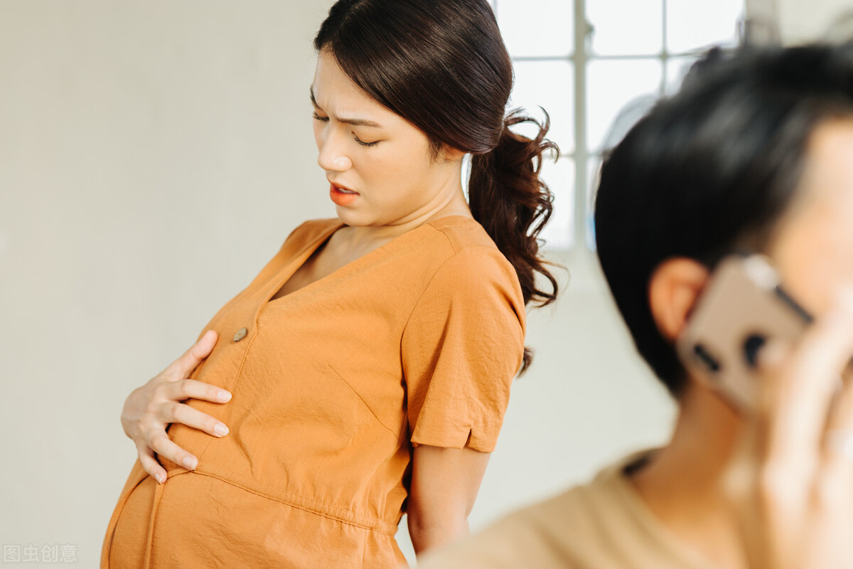 洋洋大观!床上蹲着生孩子"兴致勃勃"-第1张图片-李杰网