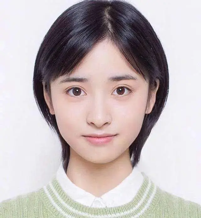 进娱乐圈的10位网红,有人演8部女主不火,有人身份横跨演员歌手