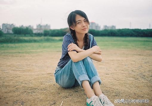 雨夜难眠，思绪如潮，窗外的滴答声，敲碎了寂静也敲醒了心事。