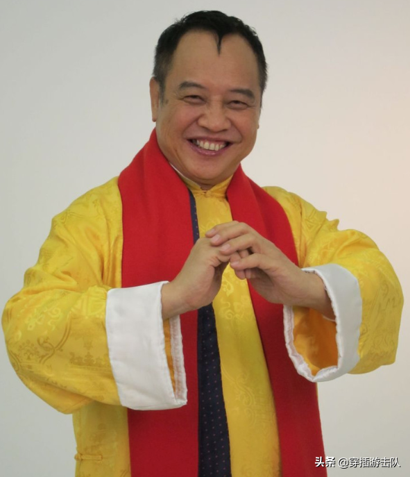 当年香港有线电视做红了《怪谈》,大师司徒法正作为常驻嘉宾也是名声