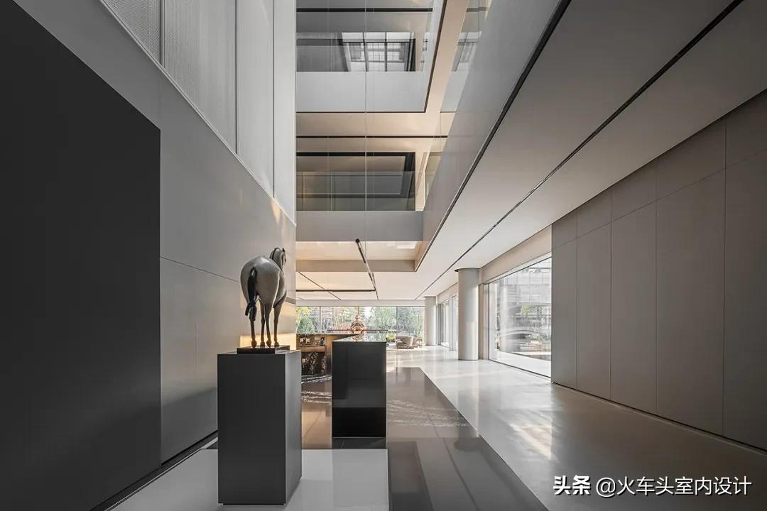 顶级极简主义办公空间设计，纯净的极致之美