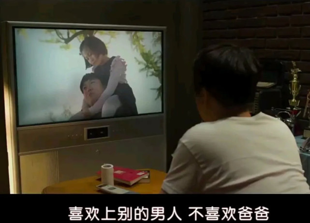 豆瓣评分7.2，韩国电影《爸爸是女儿》开始玩“父女身体互换梗”