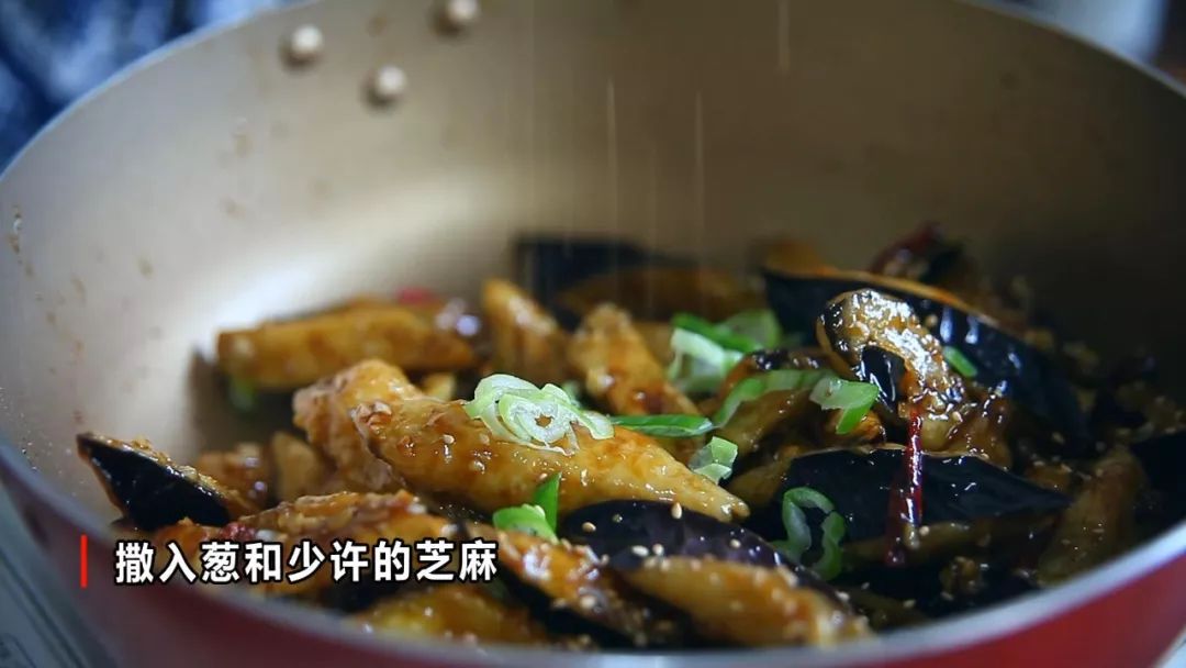 开胃又下饭的口水茄子，脆脆甜甜小麻辣，果然闻香就流口水