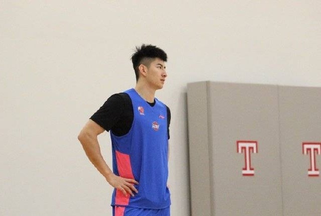 史鸿飞为什么不参加nba(中国男篮潜力新星离队，曾参加NBA夏联，为何却不入郭士强法眼)