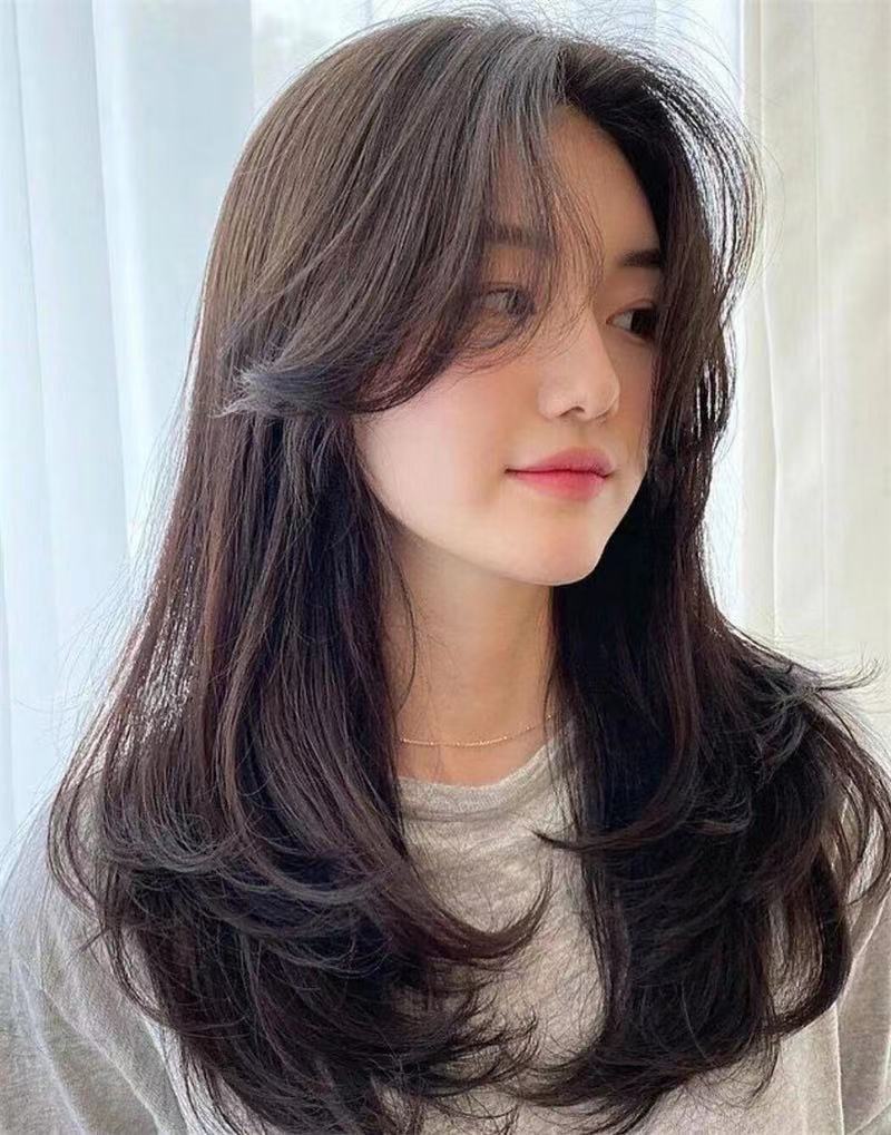 初冬首选发型,八字刘海自然显脸小,羊毛卷是"秃头救星&quot