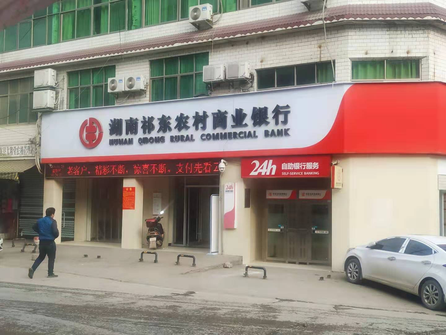 祁东女孩被曝遭多人性侵后：当地开展扫黄打黑，多家KTV歇业，陪酒女孩一夜消失