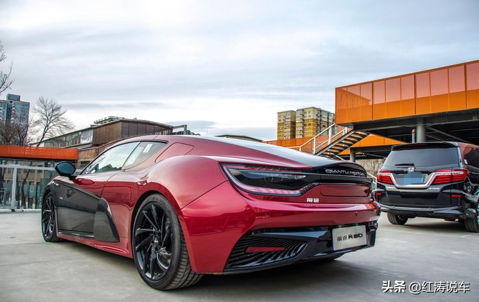 网友看见了一辆蜻蜓牌超跑,以为价格不菲,其实它是我们的国产造