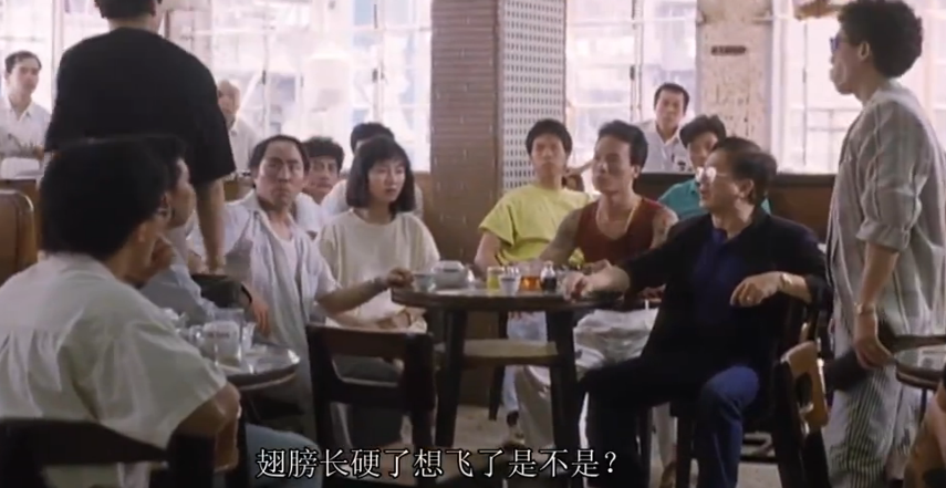在这部1988年的老电影中，袁洁莹演女学生，林正英演警察