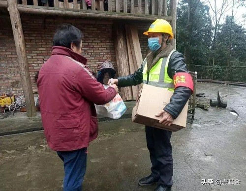 第十六批物资5万个医用面罩、60万只医用外科口罩支援一线