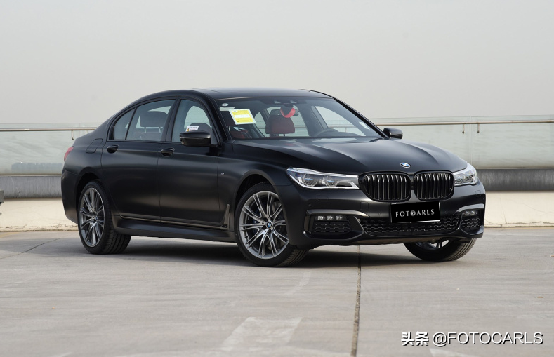 宝马740：7系中最惊艳的豪华轿车，尽显优雅与力量之美