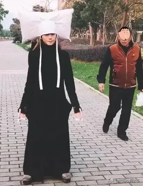 孔雀公主楊麗萍64歲無兒無女，皮包骨梅超風造型為哪般