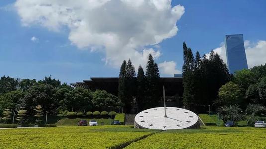 从农村“放牛娃”，到90亿收购奔驰母公司，李书福是怎么做到的？