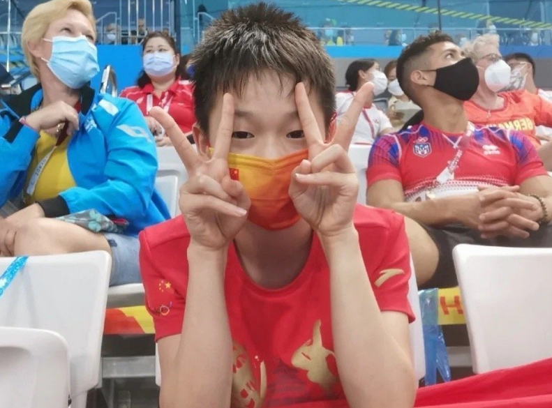 全红婵新消息，现身特奥会明显长高！深夜发社媒，和施廷懋说晚安