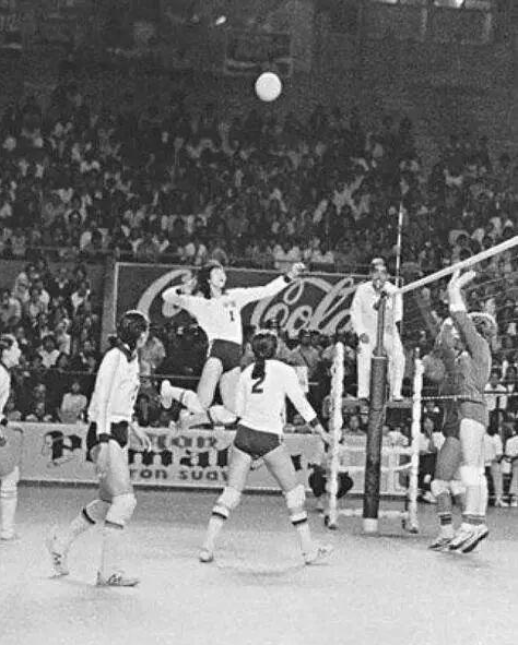 骄傲！中国老女排12金花之一，退役进入四川大学，曾任四川省体育局局长！