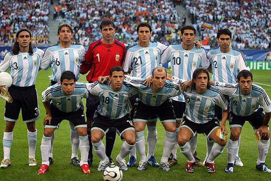 阿根廷06年世界杯首发阵容(华丽与犀利！2006年的蓝白军团，双骄前时代的最后一支阿根廷队)