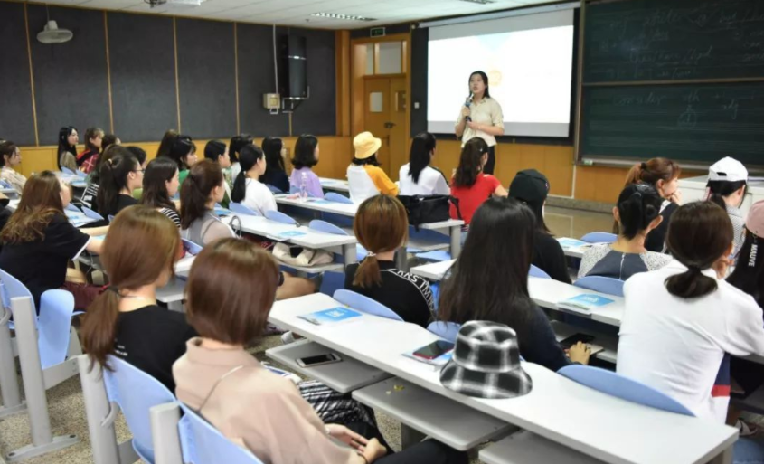 同为大学生，毕业时前途完全不同，辅导员：差距早在入校时已拉开