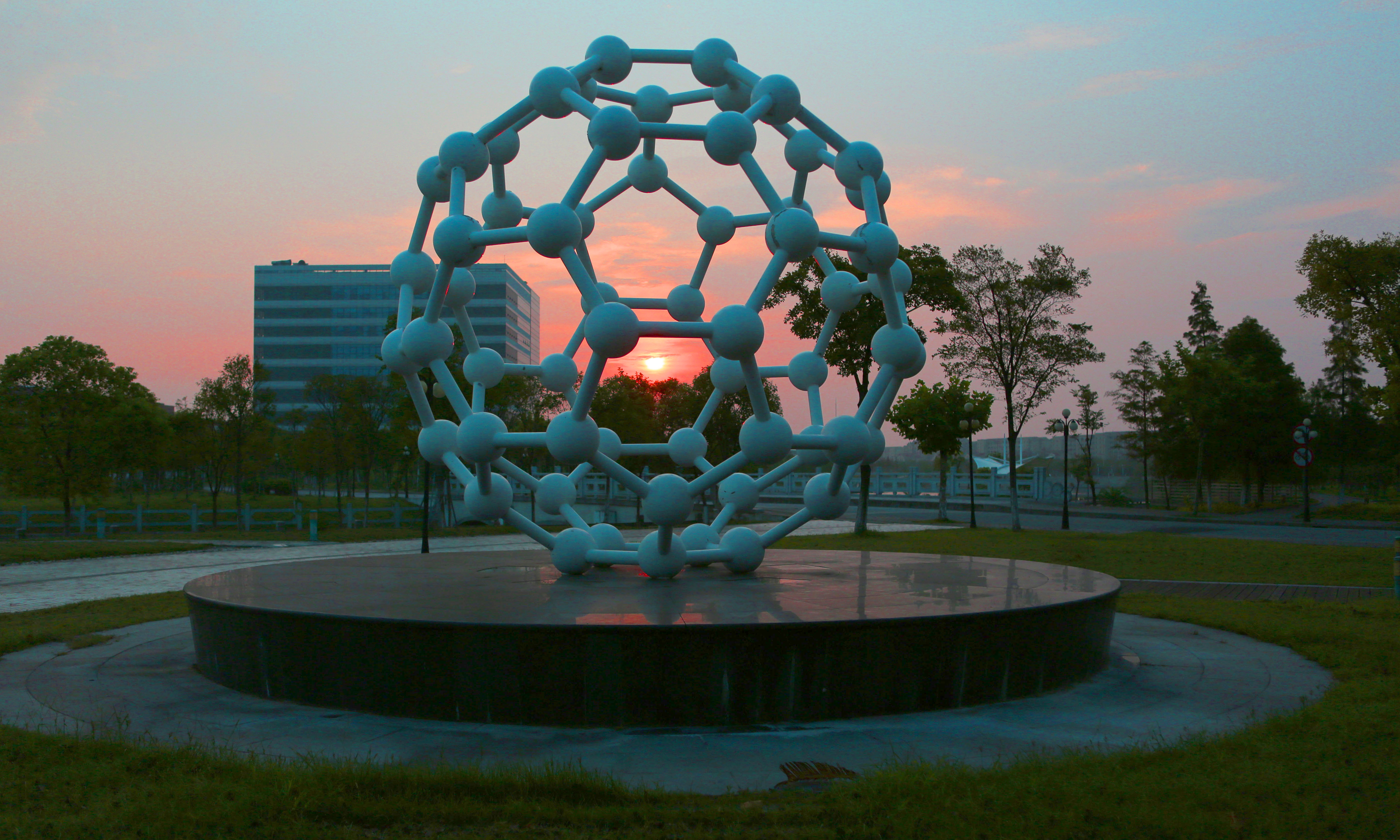 选专业还是选大学：华东理工大学设计专业怎么样，国内位次如何？