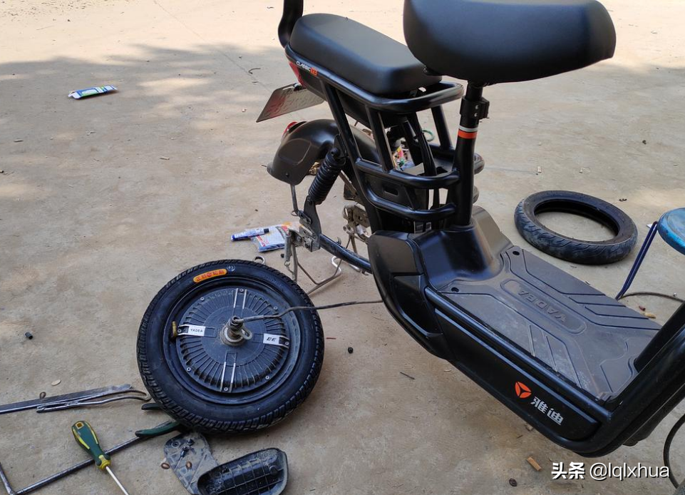 电动车使用技巧:轮胎没气有哪些危害,如何判断是否需要充气?