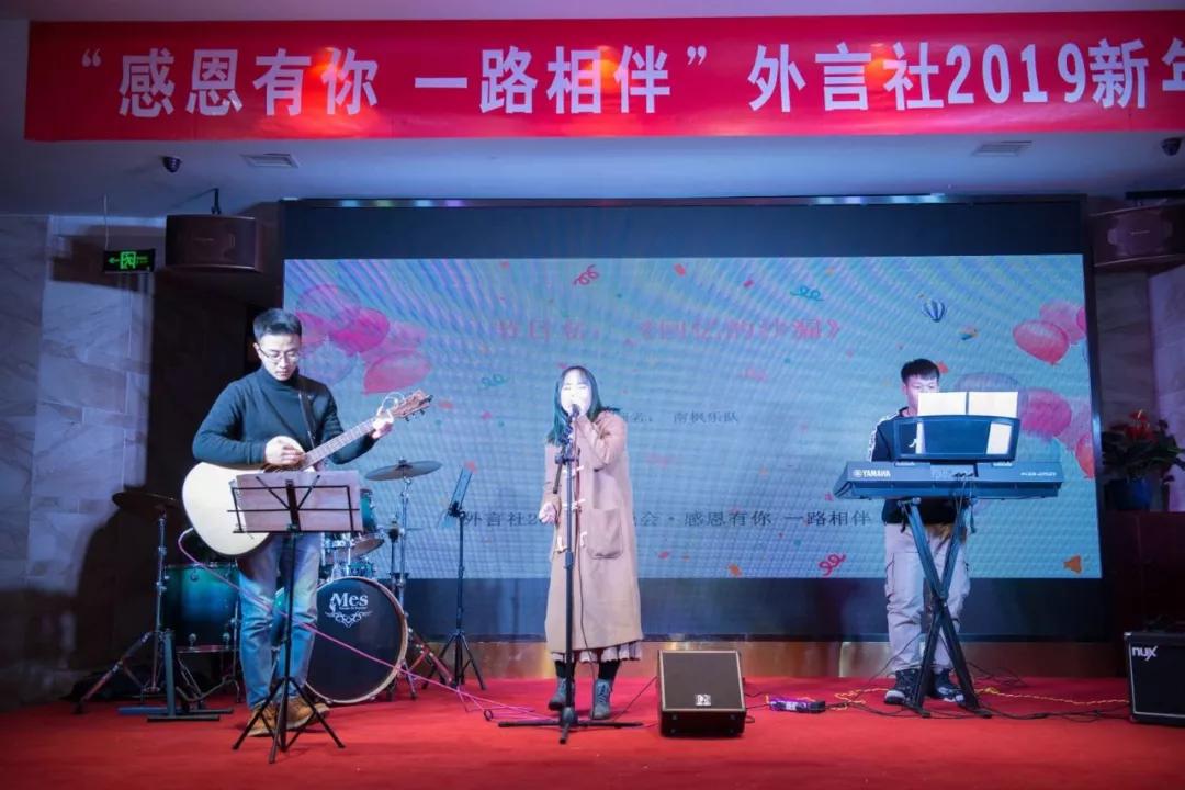 ta们从这家语言培训学校窥探到了世界——走进成都外言社