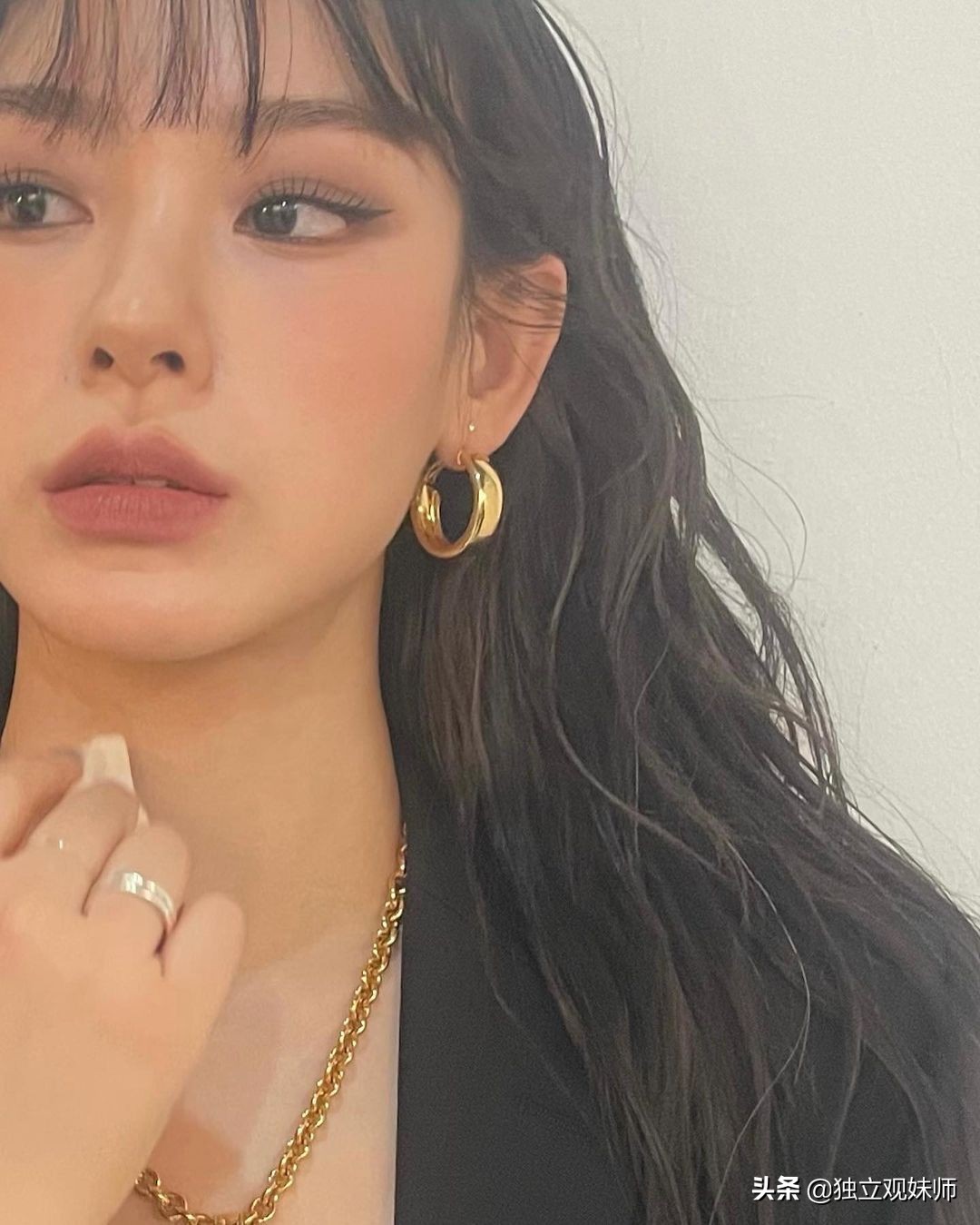 美貌不输明星，韩国最美伴舞noze，学院风穿搭气质出尘