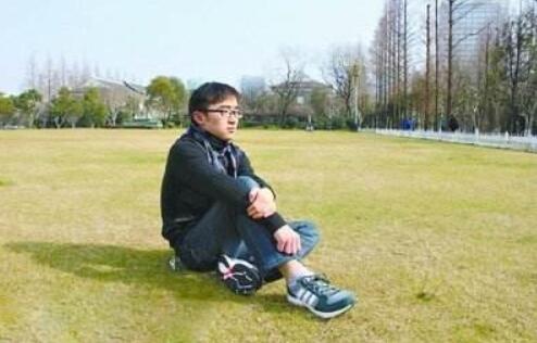 复旦大学的“暴躁”学霸，三次怒怼母校后，换来一纸“退学决定”